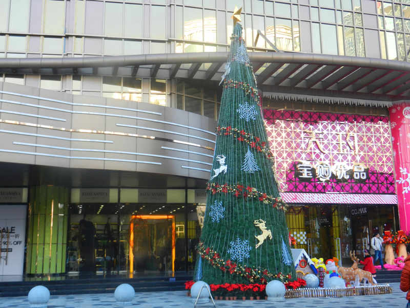 酒店大型圣诞树