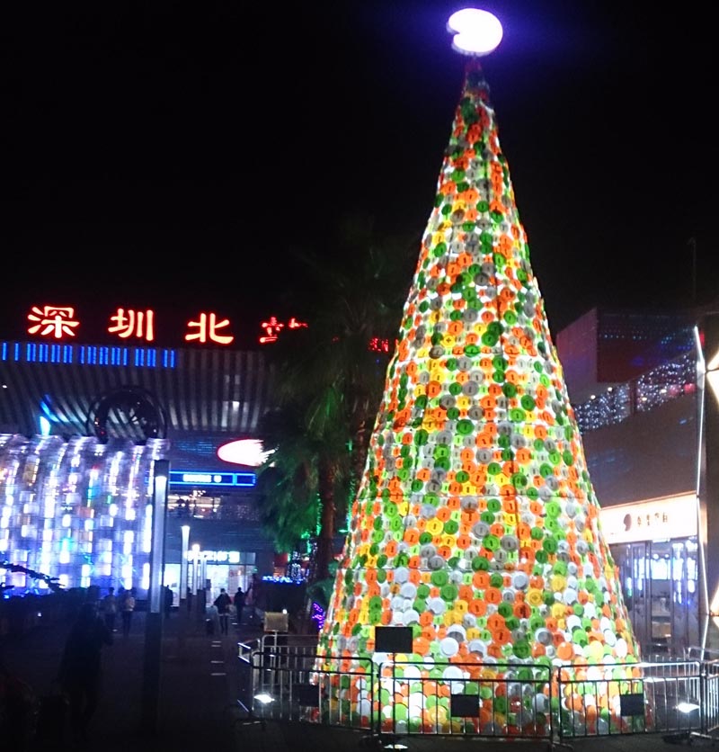 深圳北站碟子圣诞树亮灯