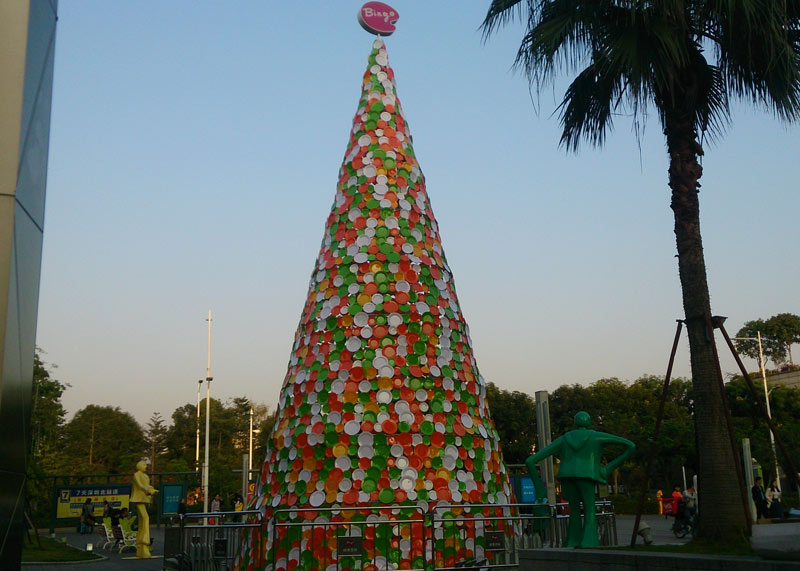 深圳北站广场碟子圣诞树