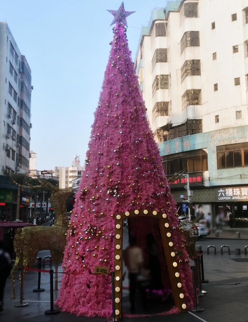 大型彩色圣诞树