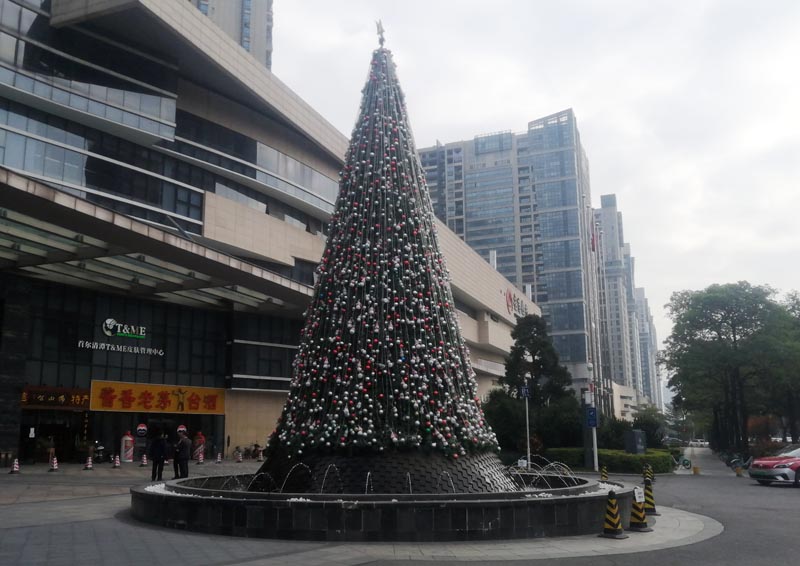 大型酒店门前圣诞树装饰