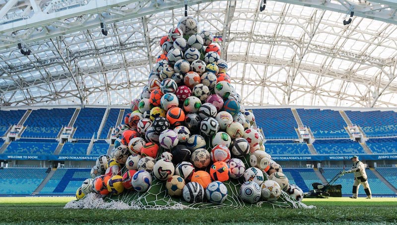 大型足球圣诞树